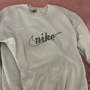Nike Graphic Crewneck
